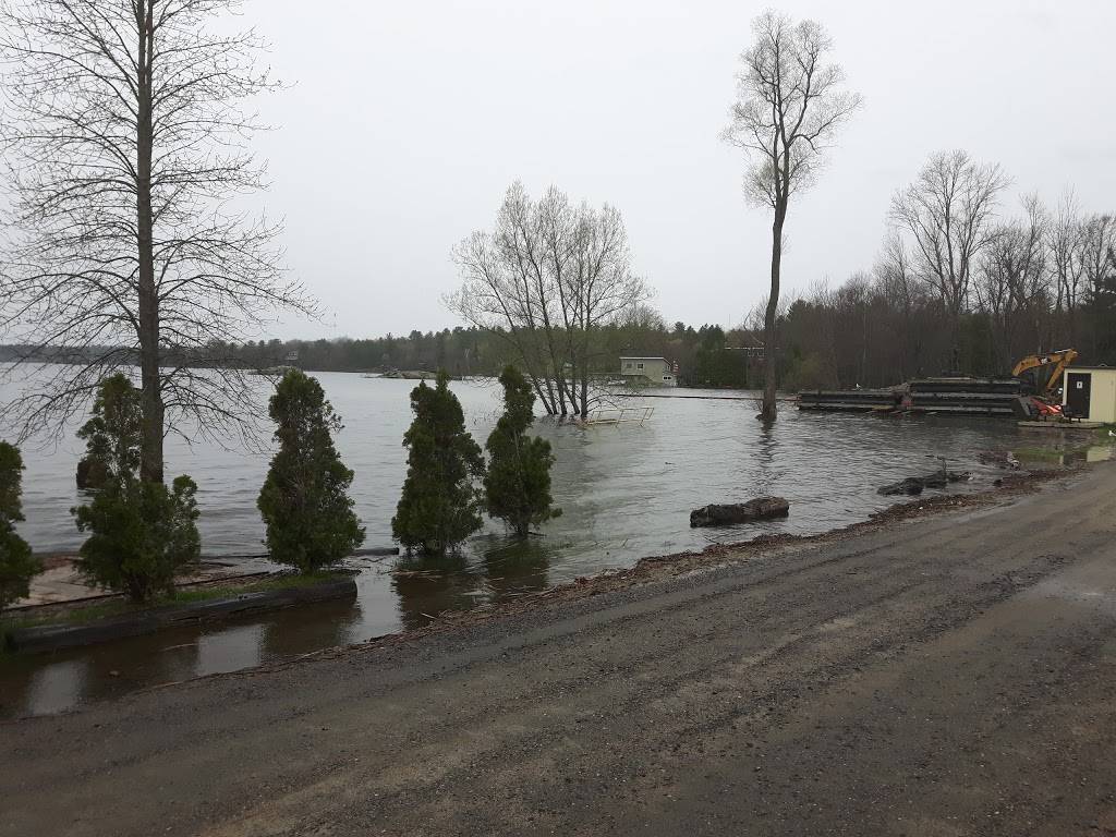 Silver Pines | restaurant | 1613 Kilworthy Rd, Kilworthy, ON P0E 1G0, Canada | 7056892813 OR +1 705-689-2813