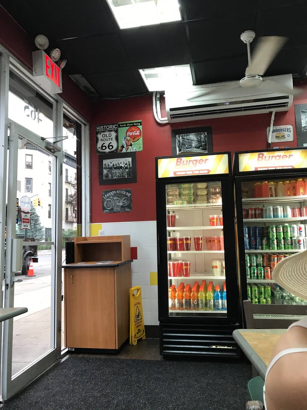 Burger Ur Way | restaurant | 465 Lincoln Pl, Brooklyn, NY 11238, USA | 7186187985 OR +1 718-618-7985