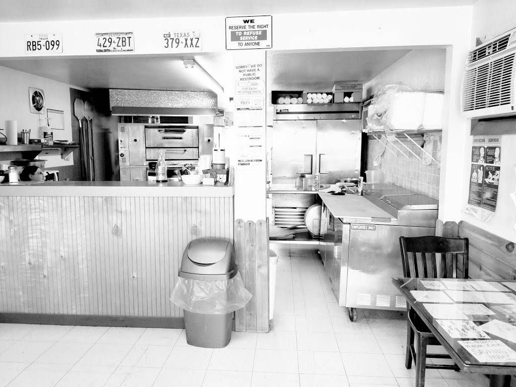 Cowboy Capital Pizza Company | restaurant | 1110 Hackberry St, Bandera, TX 78003, USA | 8307969996 OR +1 830-796-9996