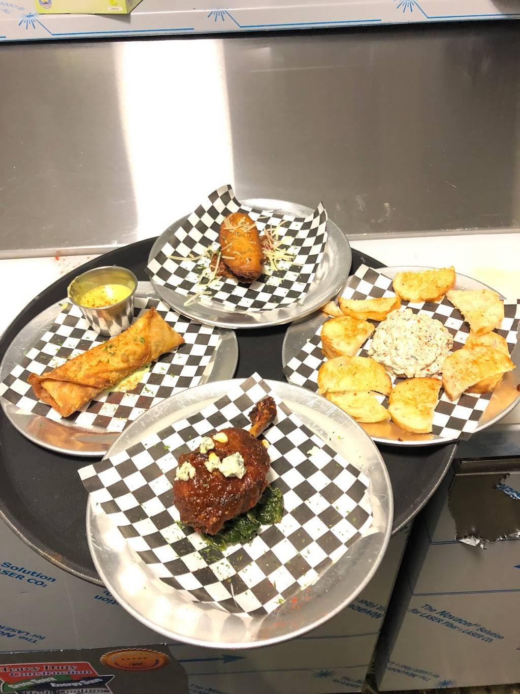 The Peak Inn | restaurant | 132 N Peak St, Dallas, TX 75226, USA | 2143778828 OR +1 214-377-8828