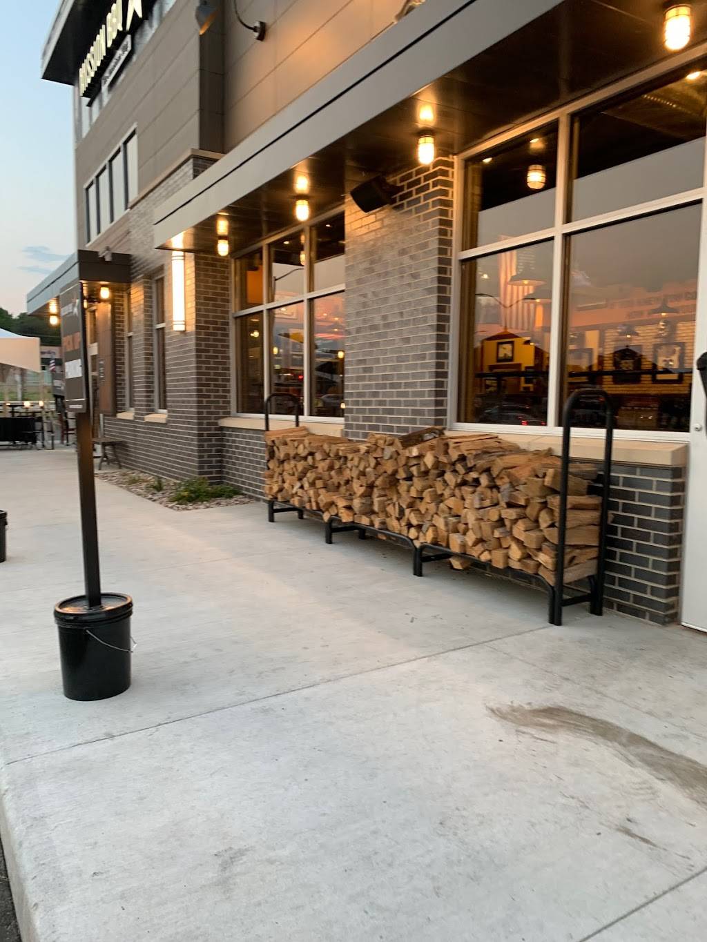 MISSION BBQ | restaurant | 4702 E Towne Blvd, Madison, WI 53704, USA | 6084058084 OR +1 608-405-8084