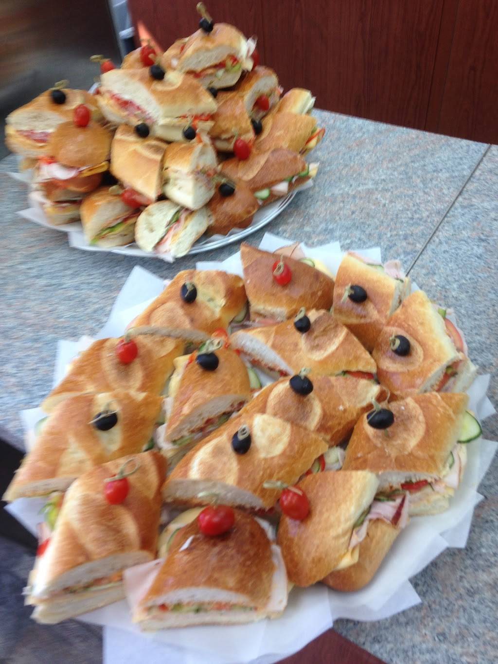 Slovianka | restaurant | 62-42 Forest Ave, Ridgewood, NY 11385, USA | 7183667100 OR +1 718-366-7100