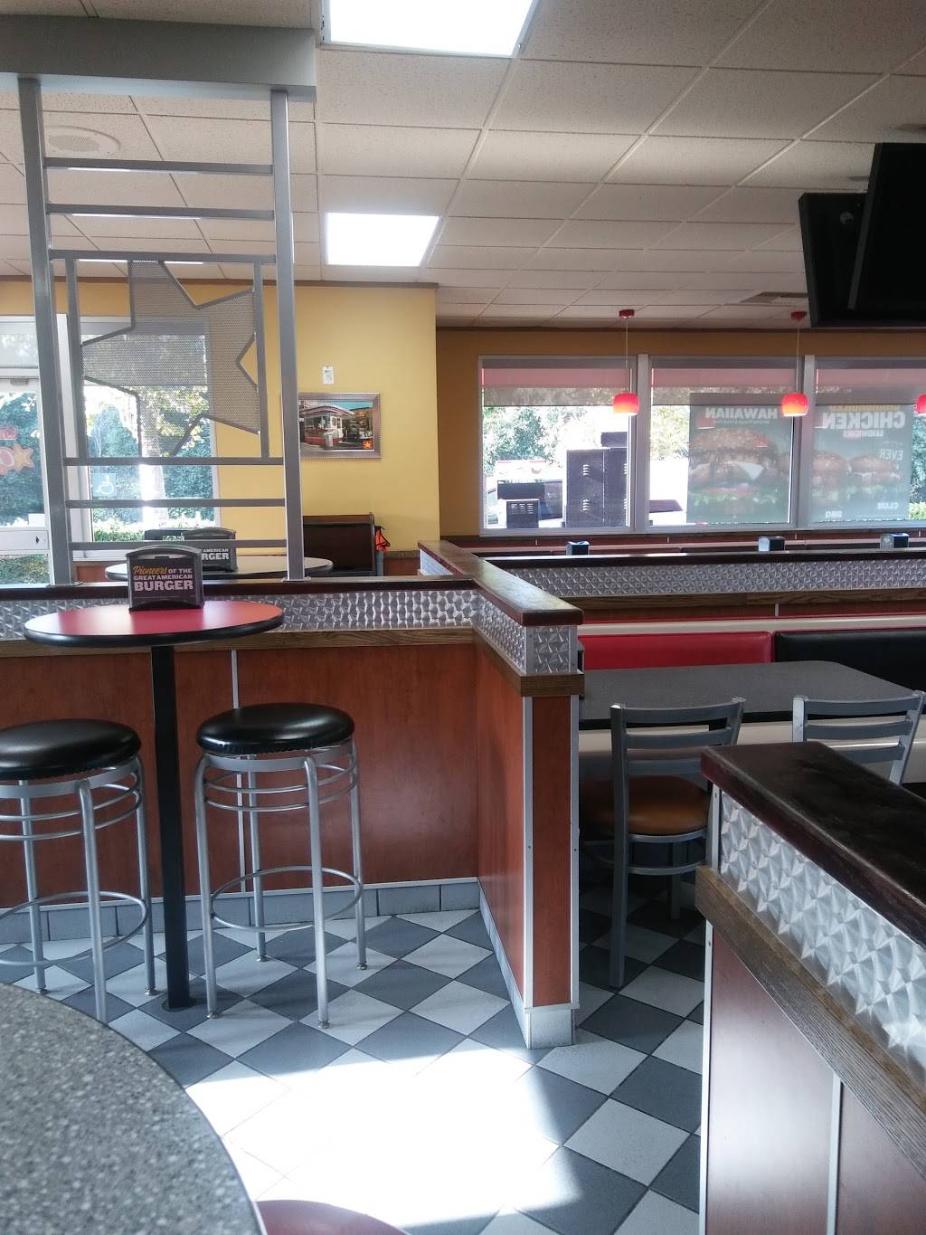 Carls Jr. | restaurant | 660 Hacienda Dr, Vista, CA 92081, USA | 7607320605 OR +1 760-732-0605