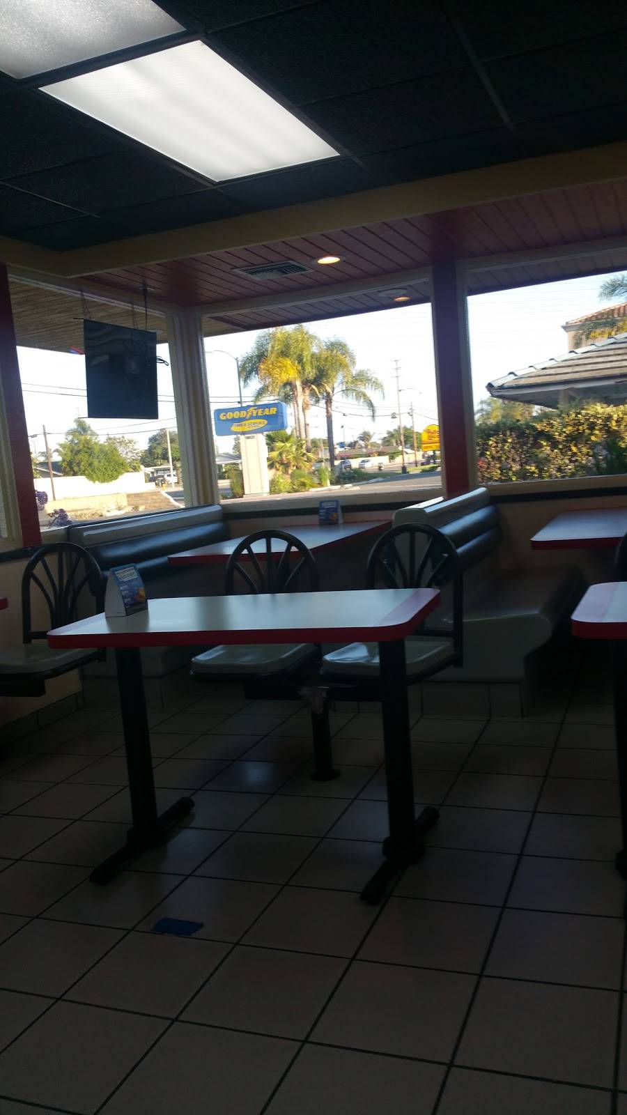 Wienerschnitzel | restaurant | 19101 Brookhurst St, Huntington Beach, CA 92646, USA | 7149629431 OR +1 714-962-9431