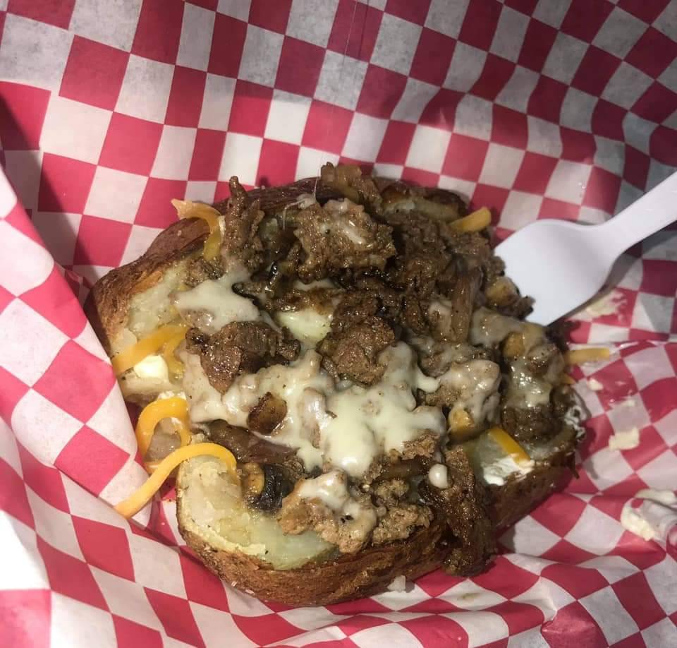 Loveys Food Truck | restaurant | 201 E Henderson St, Overton, TX 75684, USA | 9035744368 OR +1 903-574-4368