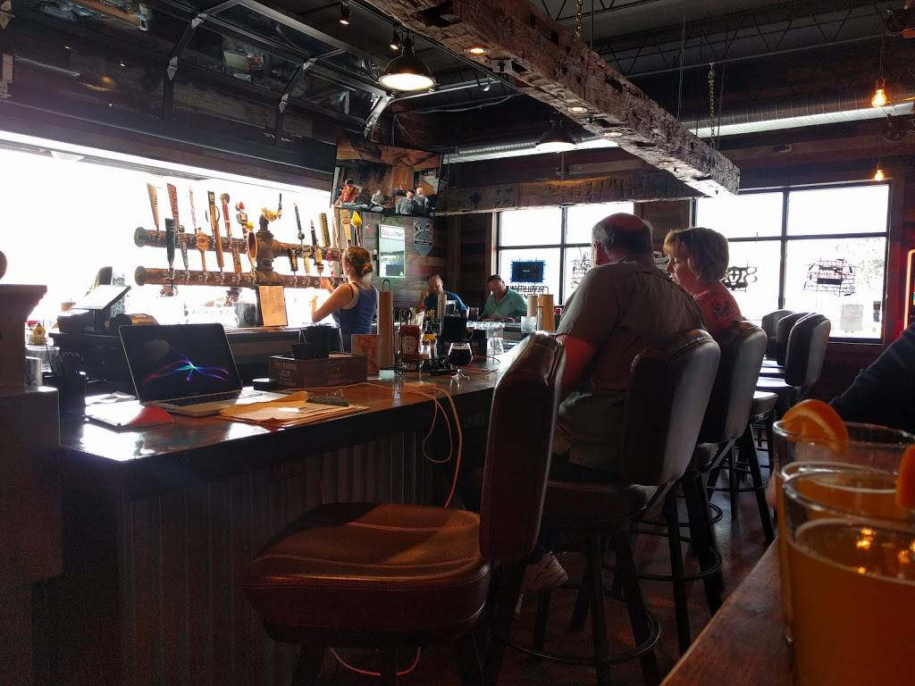 D.C. Cobbs McHenry | restaurant | 1204 N Green St, McHenry, IL 60050, USA | 8153222010 OR +1 815-322-2010