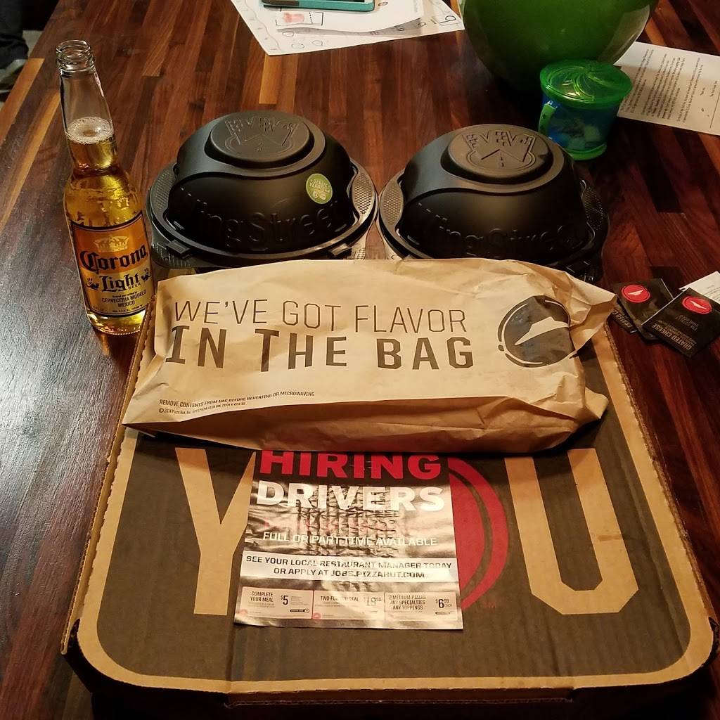 Pizza Hut | restaurant | 2335 Temple Trail Ste 4, Winter Park, FL 32789, USA | 4076283868 OR +1 407-628-3868