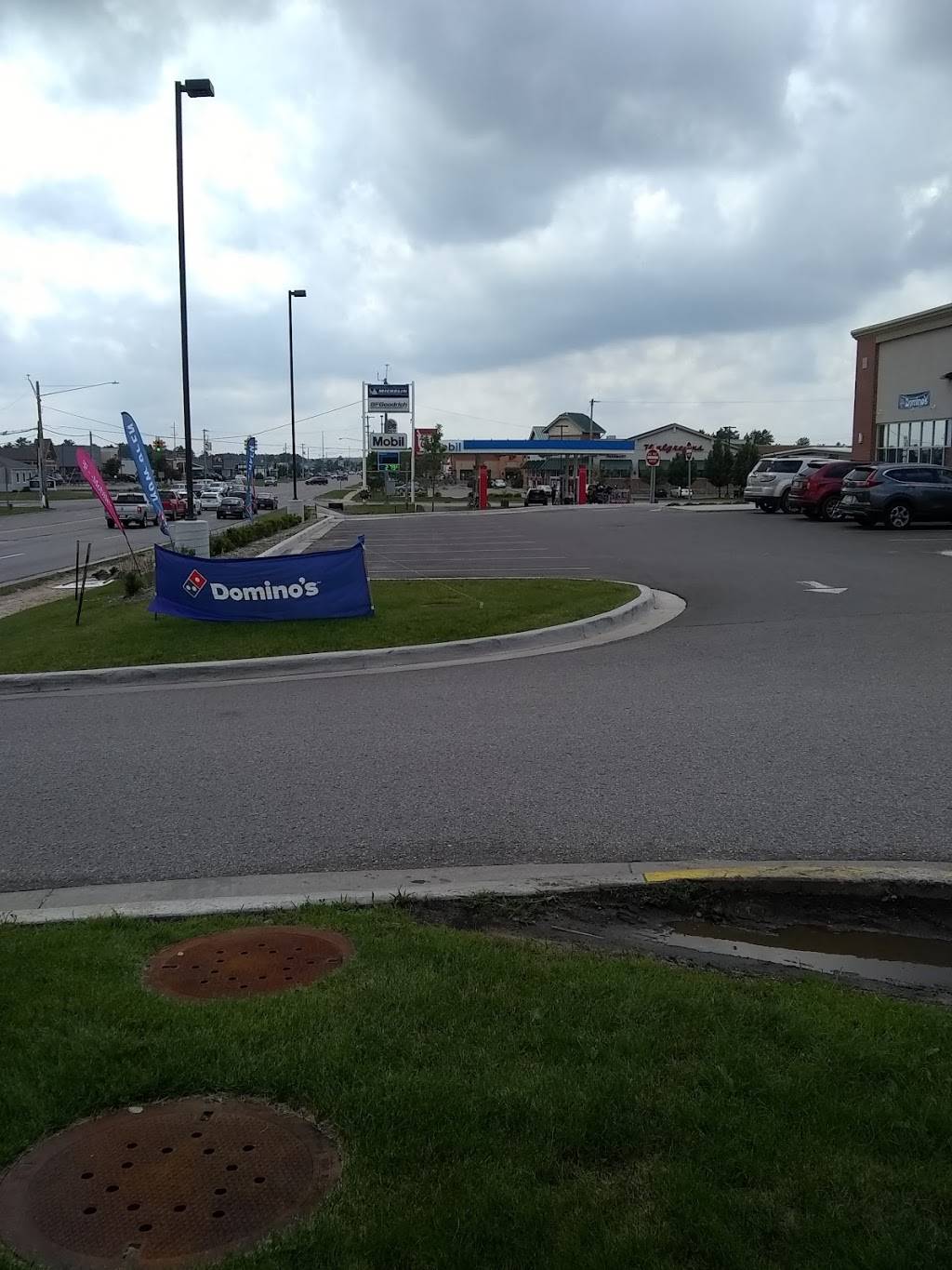 Dominos Pizza | meal delivery | 1060 W Main St, Gaylord, MI 49735, USA | 9894022400 OR +1 989-402-2400