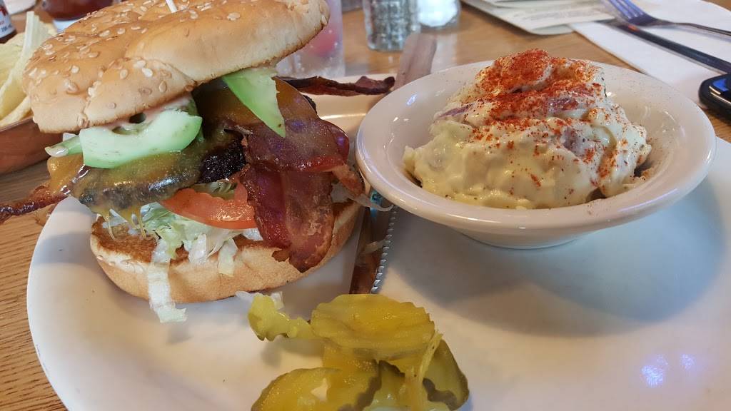 Dockside Saloon & Restaurant | restaurant | 2047 NW Front Ave, Portland, OR 97209, USA | 5032416433 OR +1 503-241-6433