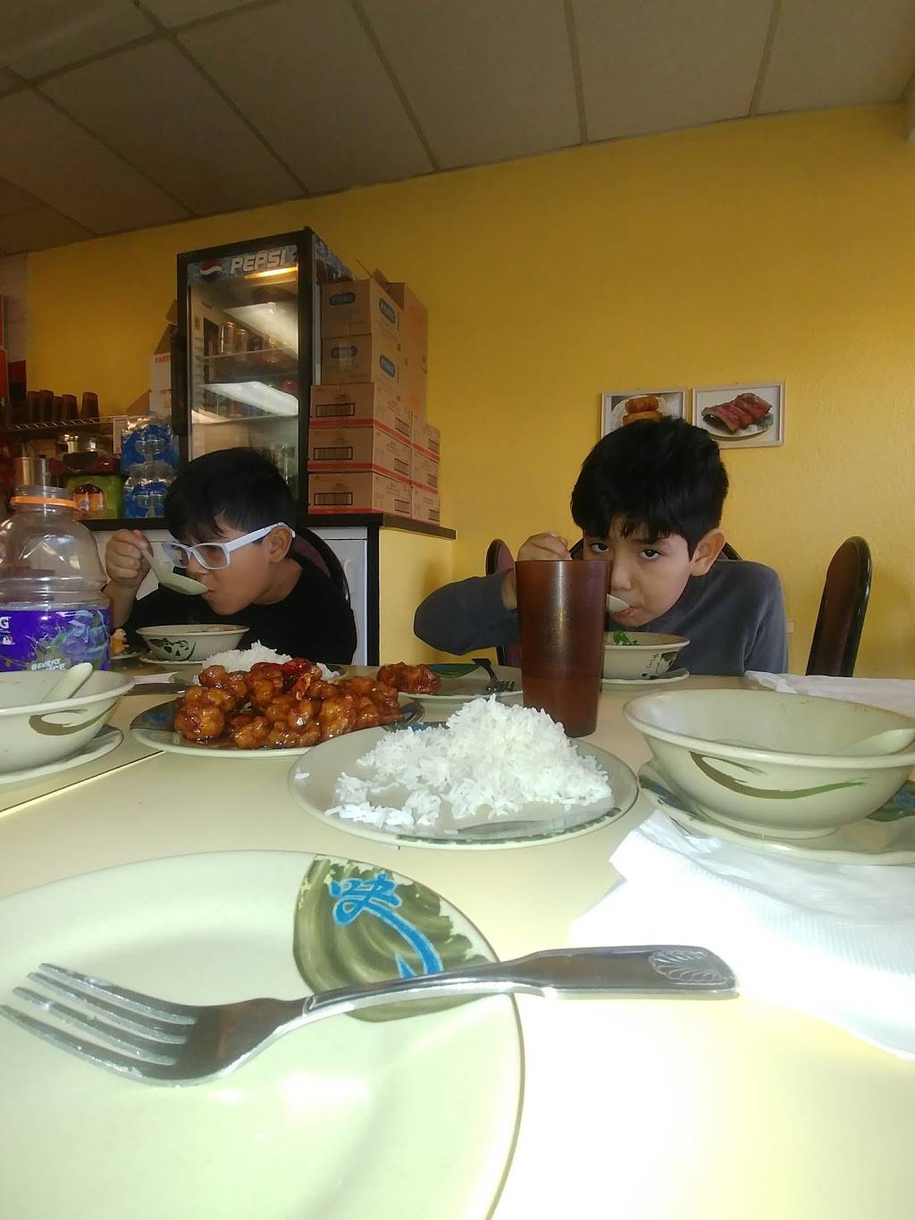 Emperor Express | restaurant | 13320 Burbank Blvd, Van Nuys, CA 91401, USA | 8187879235 OR +1 818-787-9235