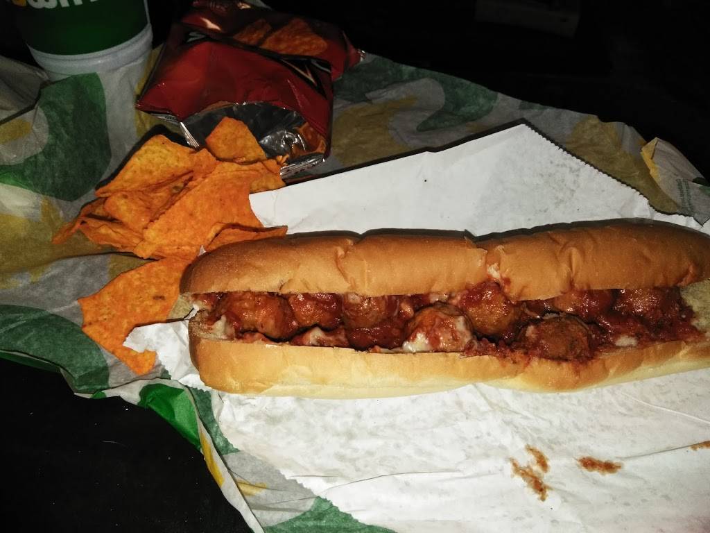 Subway Restaurants | restaurant | 1551 Ocean Ave #145, Santa Monica, CA 90401, USA | 3103939339 OR +1 310-393-9339