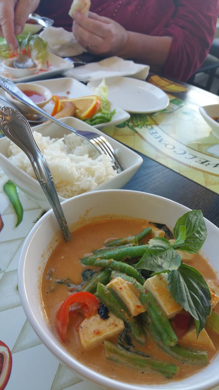 Yellow Curry Cozy Thai | restaurant | 20 N Holladay Dr, Seaside, OR 97138, USA | 5037397272 OR +1 503-739-7272