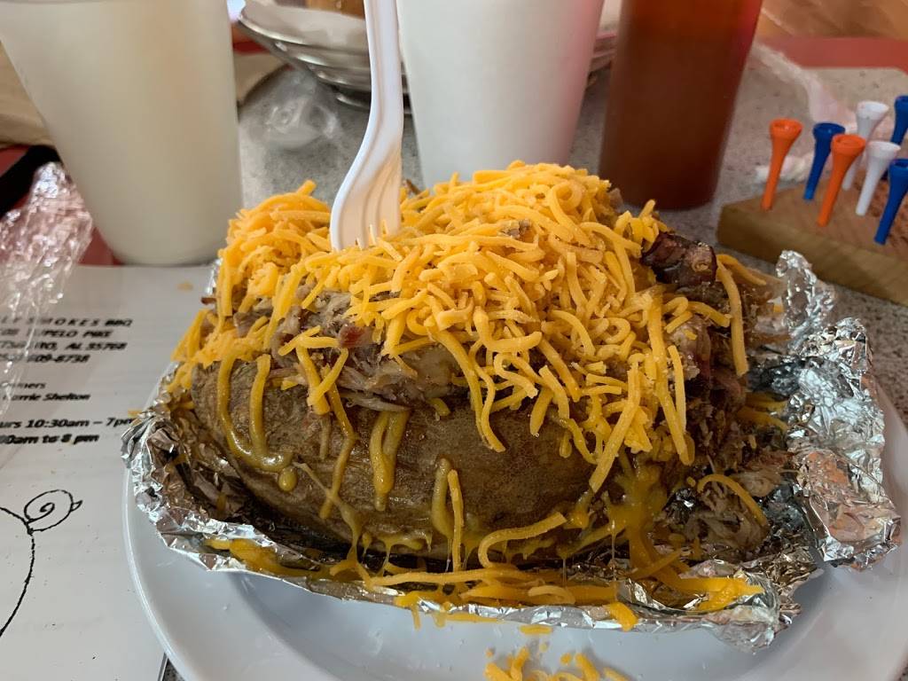 Holy Smokes Barbeque | restaurant | Tupelo Pike, Scottsboro, AL 35768, USA | 2566098738 OR +1 256-609-8738