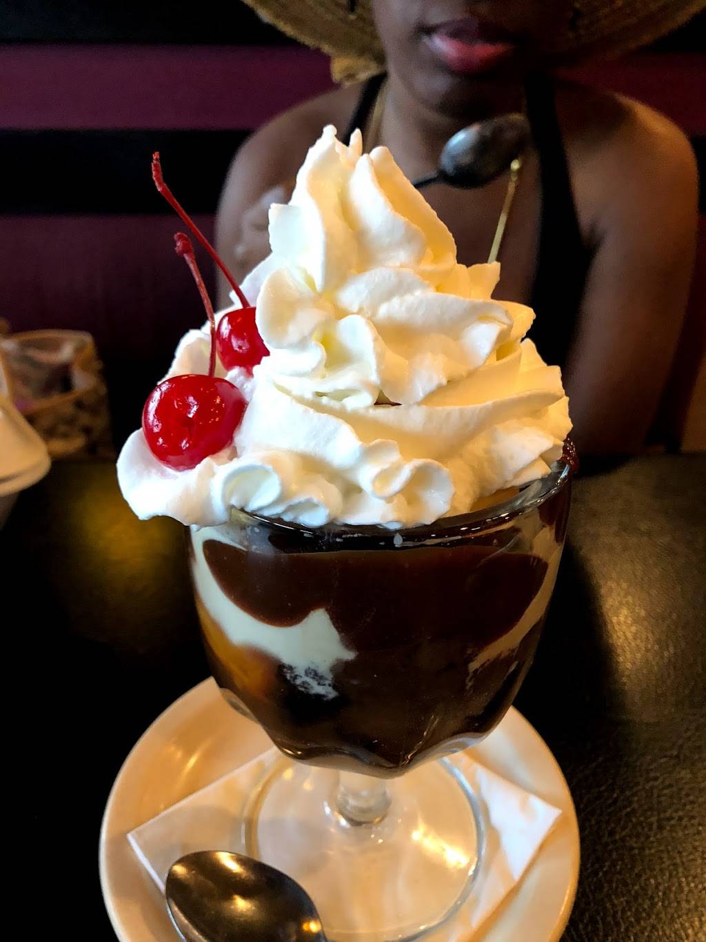 Shields Restaurant Bar Pizzeria | restaurant | 25101 Telegraph Rd, Southfield, MI 48034, USA | 2483562720 OR +1 248-356-2720