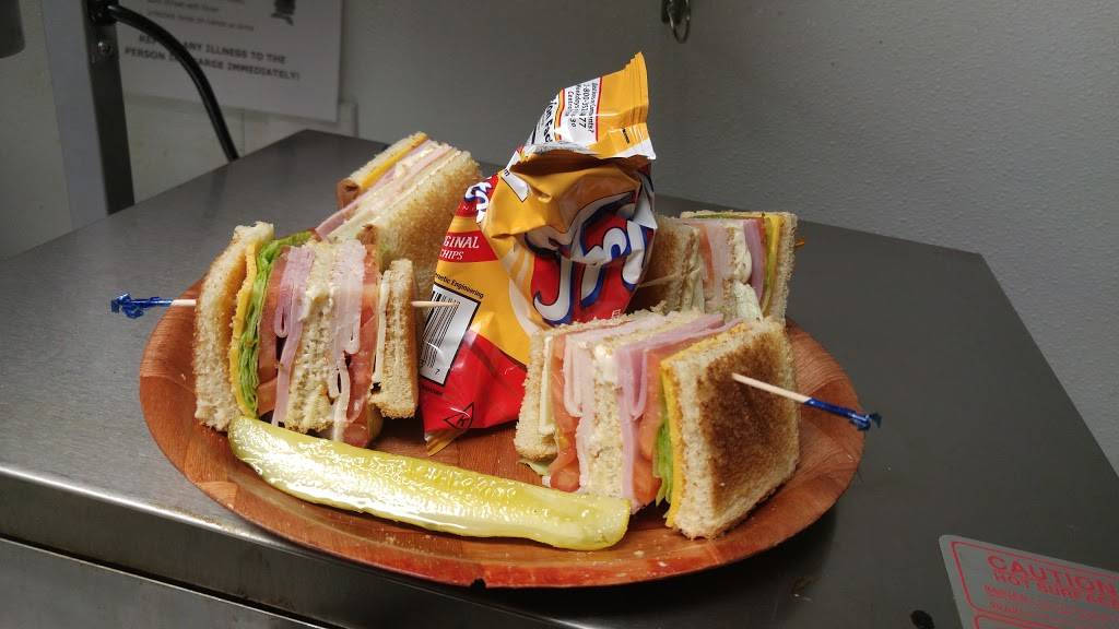 Captains Quarters Lounge | night club | 6011 E Atherton Rd, Burton, MI 48519, USA | 8107438450 OR +1 810-743-8450