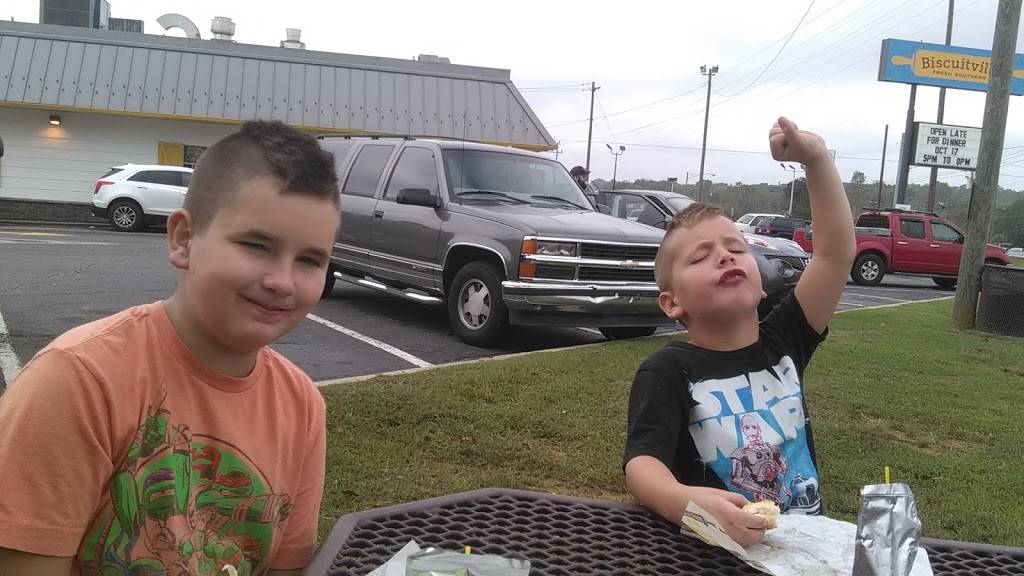Biscuitville | cafe | 114 W Kings Hwy, Eden, NC 27288, USA | 3366270267 OR +1 336-627-0267