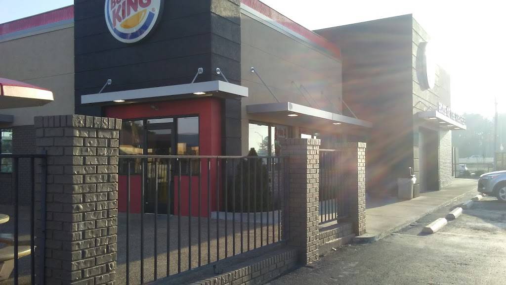 Burger King | restaurant | 56 Expressway Dr, Manchester, TN 37355, USA | 9317285768 OR +1 931-728-5768