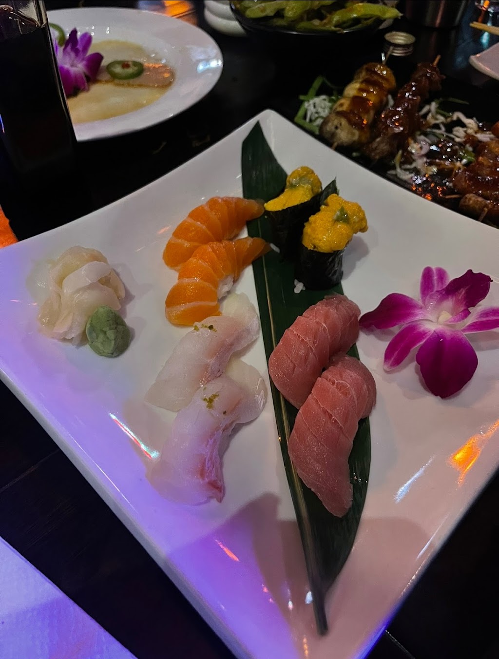 Sake House by Hikari | restaurant | 3465 W 6th St, Los Angeles, CA 90020, USA | 2133894000 OR +1 213-389-4000