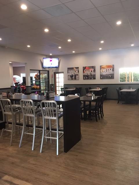 Round Table Pizza | meal delivery | 361 Rheem Blvd, Moraga, CA 94556, USA | 9253761411 OR +1 925-376-1411