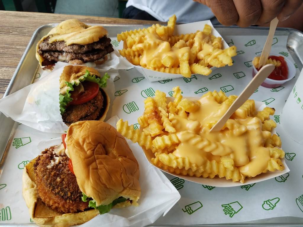 Shake Shack | restaurant | The Gallery at Westbury Plaza, 860 Old Country Rd, Garden City, NY 11530, USA | 5166202880 OR +1 516-620-2880