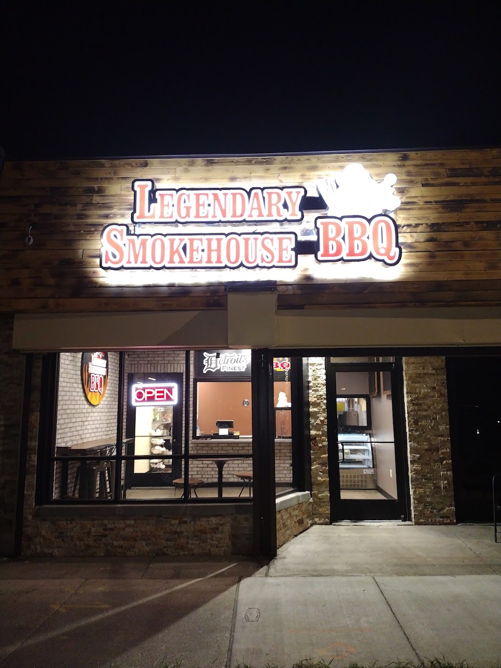 Legendary Smokehouse BBQ | restaurant | 17222 E Warren Ave, Detroit, MI 48224, USA | 3135713697 OR +1 313-571-3697