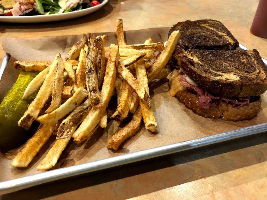 Lindberghs Landing | restaurant | 5222 Portage Rd, Portage, MI 49002, USA | 2694591378 OR +1 269-459-1378