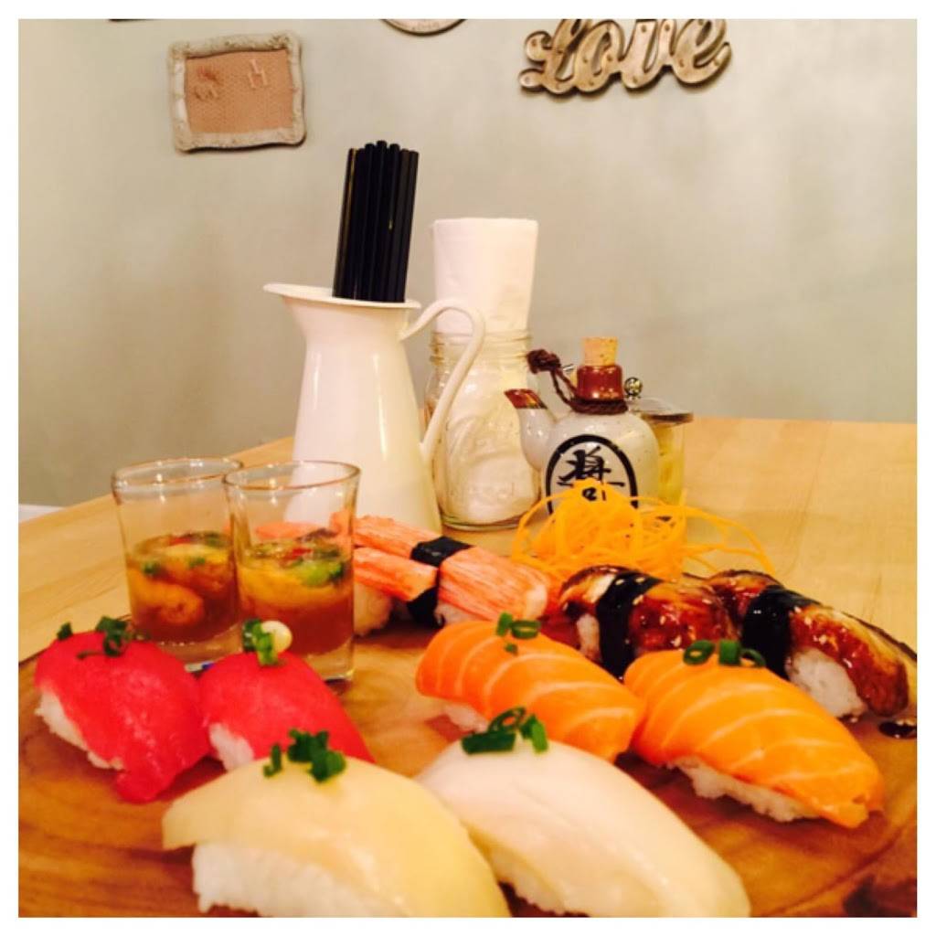 Gorilla Sushi Bar on Clark | restaurant | 4617 N Clark St, Chicago, IL 60640, USA | 7737283333 OR +1 773-728-3333