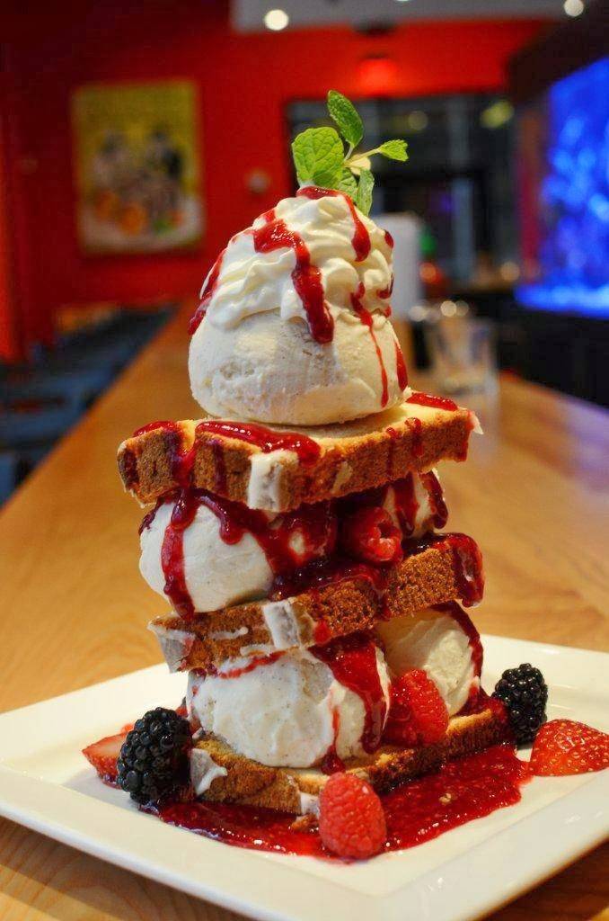 The Cowfish Sushi Burger Bar | restaurant | 4310 Sharon Rd, Charlotte, NC 28211, USA | 7043651922 OR +1 704-365-1922