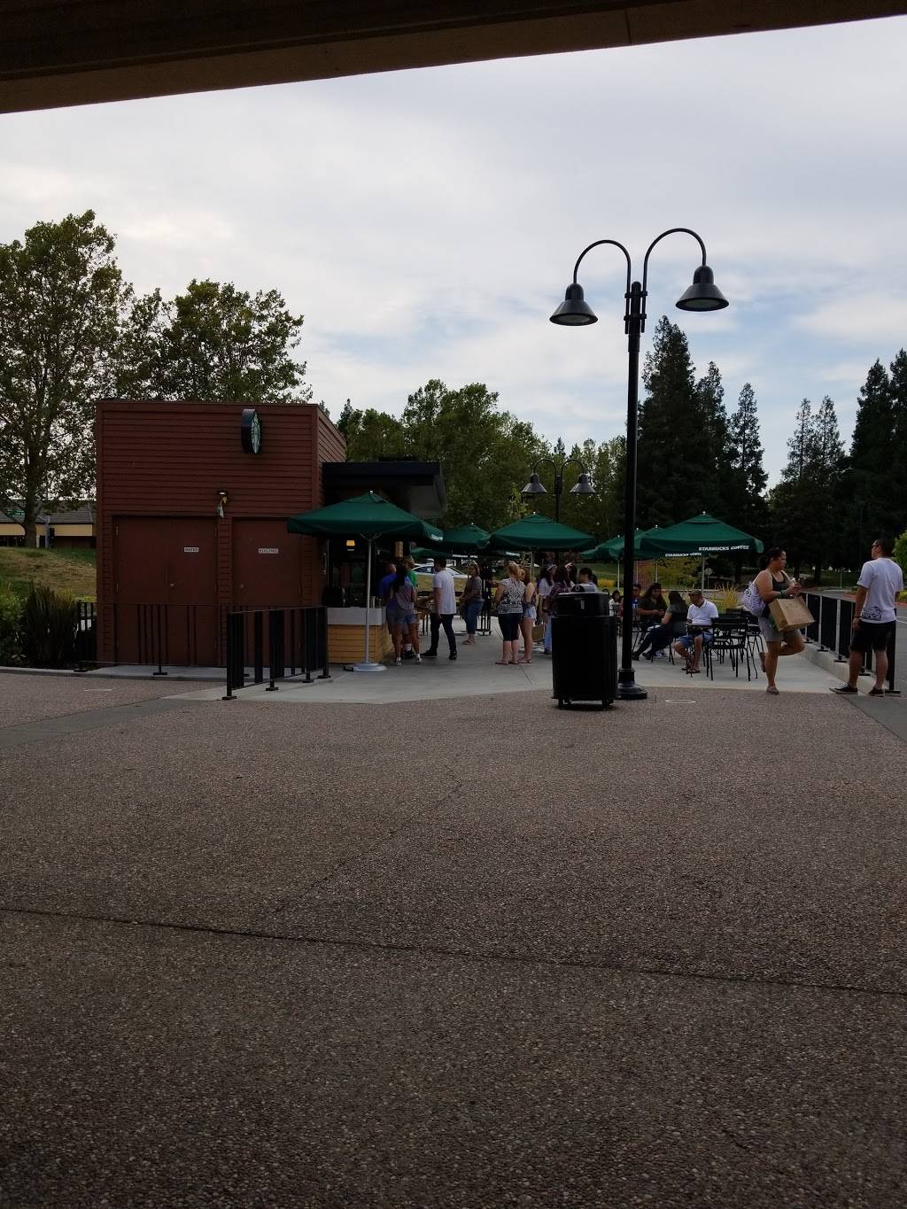 Starbucks | cafe | 390 Nut Tree Road KI 01, Vacaville, CA 95687, USA | 7074496474 OR +1 707-449-6474