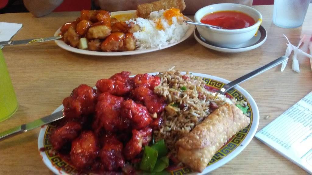 Lums Chop Suey | restaurant | 23634 Van Born Rd, Dearborn Heights, MI 48125, USA | 3132922454 OR +1 313-292-2454