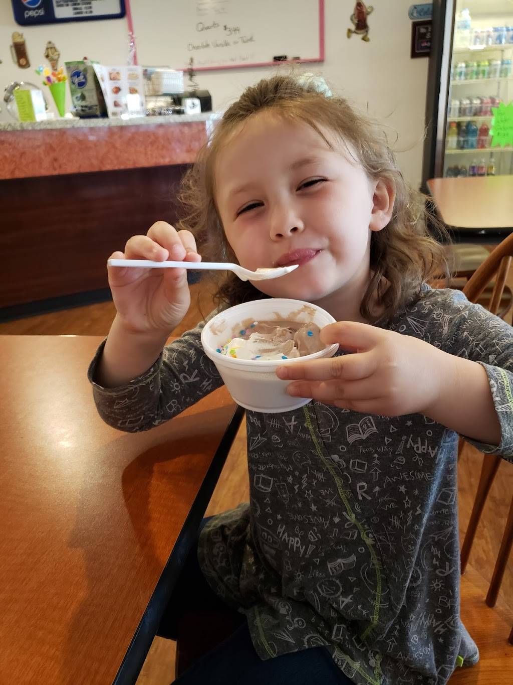 Mamas Parlor Cafe & Catering - ParkView IA | restaurant | 10 Grove Rd, Eldridge, IA 52748, USA | 5632856262 OR +1 563-285-6262