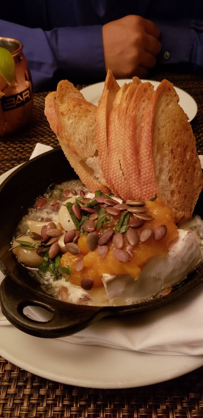 Green Street Tavern | restaurant | 69 W Green St, Pasadena, CA 91105, USA | 6262299961 OR +1 626-229-9961