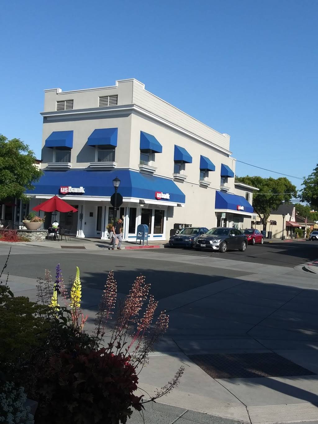 Starbucks | cafe | 296 Main St, Los Altos, CA 94022, USA | 6509493565 OR +1 650-949-3565