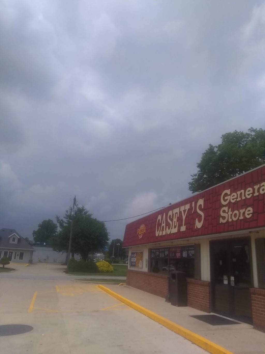 Caseys | meal takeaway | 111 W Harris Ave, Greenville, IL 62246, USA | 6186644270 OR +1 618-664-4270