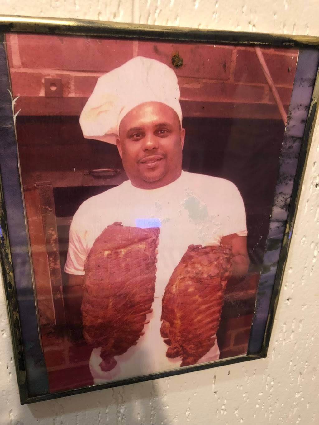 Daves BBQ | restaurant | 16046 East 8 Mile Road, Detroit, MI 48205, USA | 3134599204 OR +1 313-459-9204