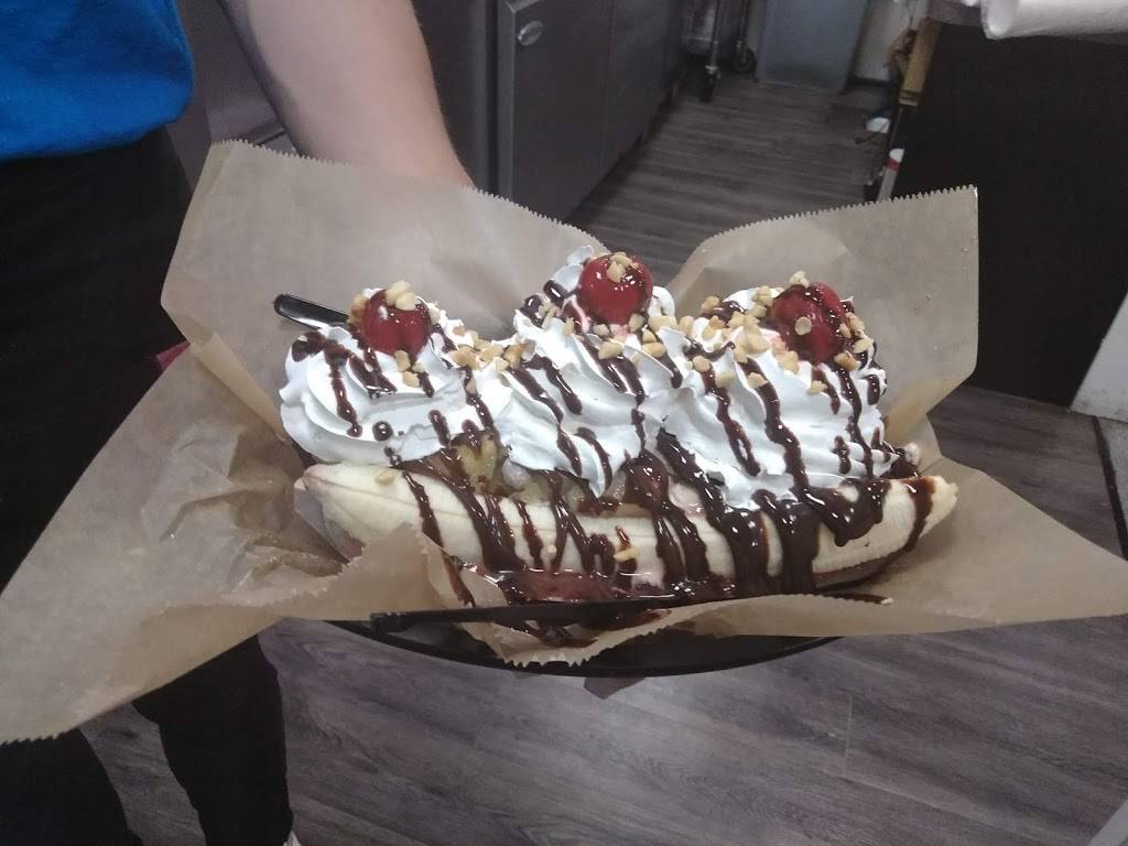 Hwy 55 Burgers Shakes & Fries | restaurant | 7600 Kingston Pike, Knoxville, TN 37919, USA | 8653335085 OR +1 865-333-5085