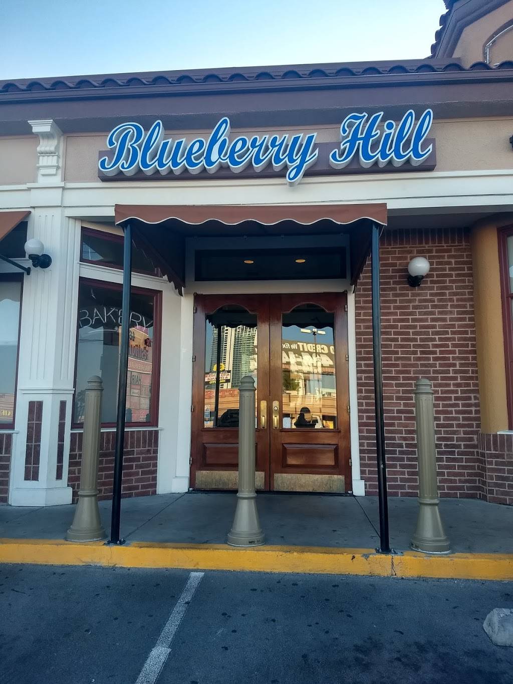 Blueberry Hill Family Restaurant | restaurant | 4875 W Flamingo Rd, Las Vegas, NV 89103, USA | 7023808487 OR +1 702-380-8487