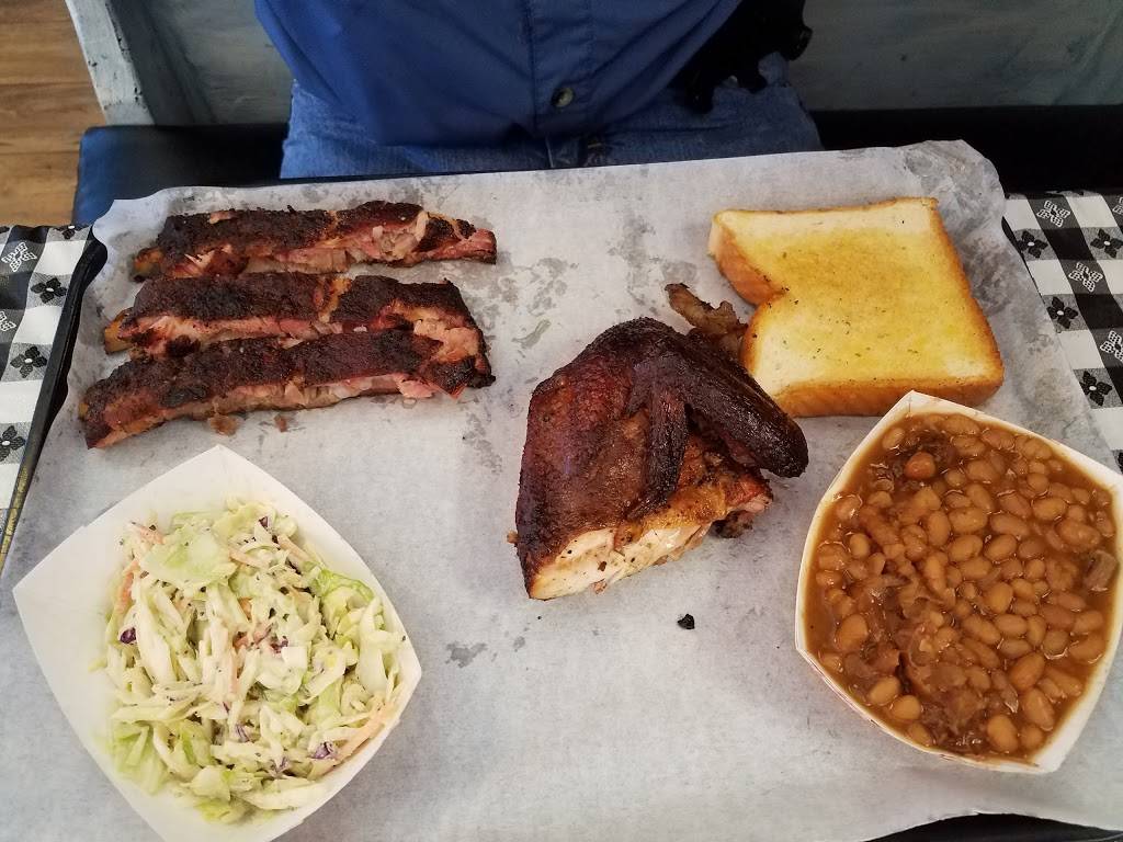 Cracker House BBQ and Southern Cooking | restaurant | 10863 FL-40, Silver Springs, FL 34488, USA | 3526251332 OR +1 352-625-1332