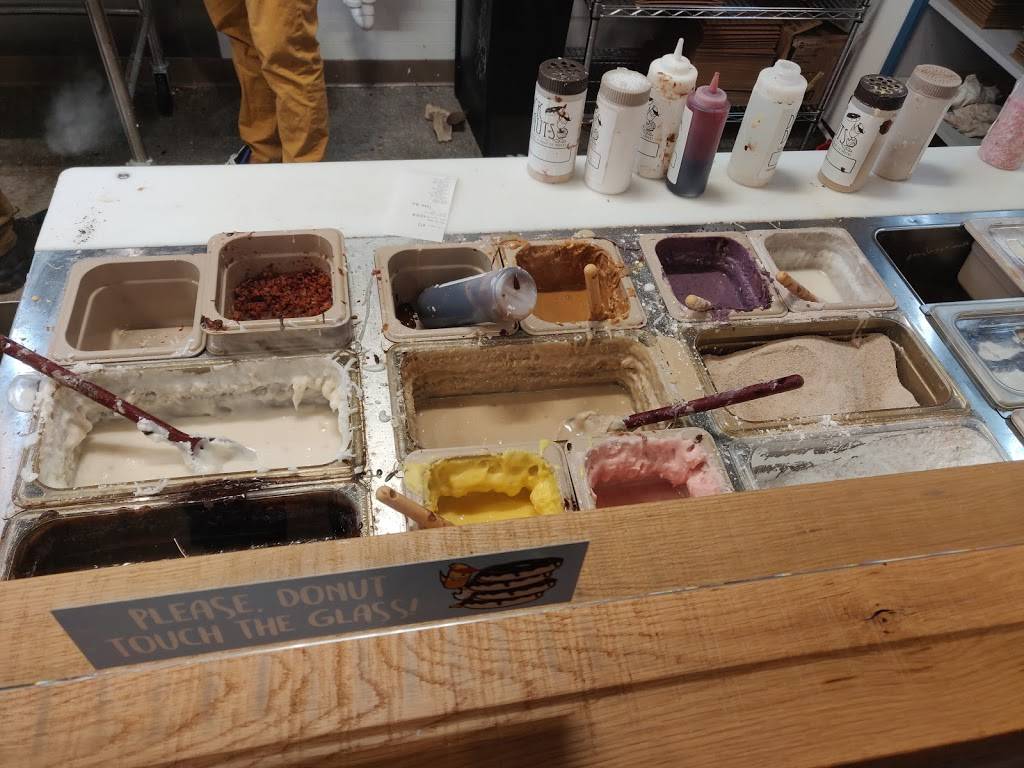 Duck Donuts - Pinecrest | bakery | 200 Park Ave Suite 140, Highland Hills, OH 44122, USA | 2163310184 OR +1 216-331-0184