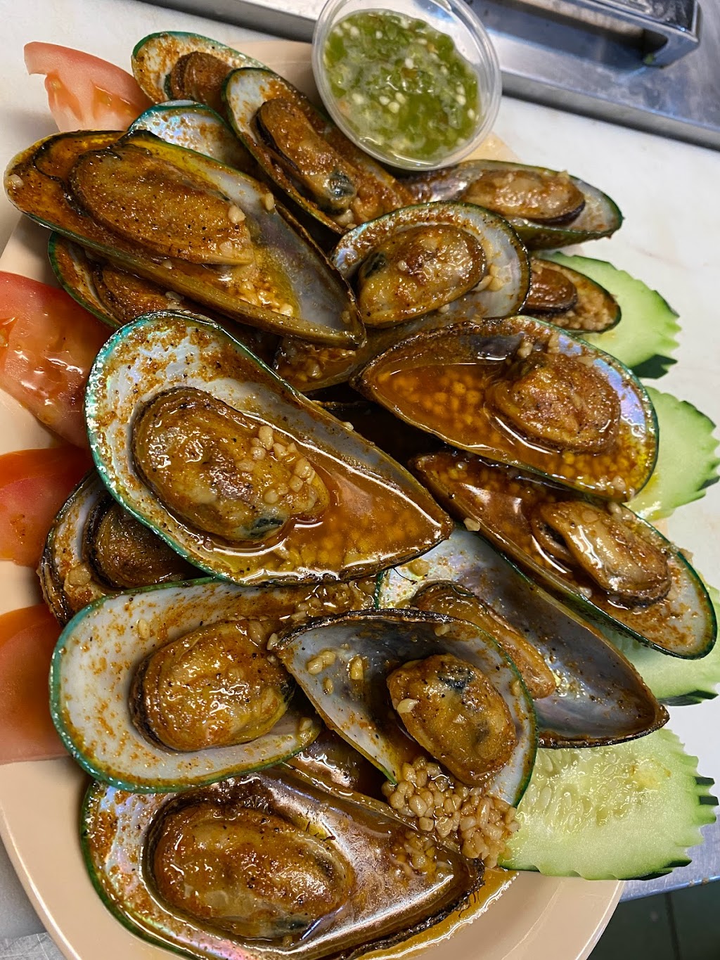 Mariscos los buzzos | restaurant | 14845 Seventh St, Victorville, CA 92395, USA | 4422427435 OR +1 442-242-7435