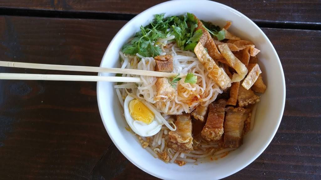 Boran Thai Restaurant | restaurant | 3405 5401, Hollywood Blvd, Los Angeles, CA 90027, USA | 3234698883 OR +1 323-469-8883