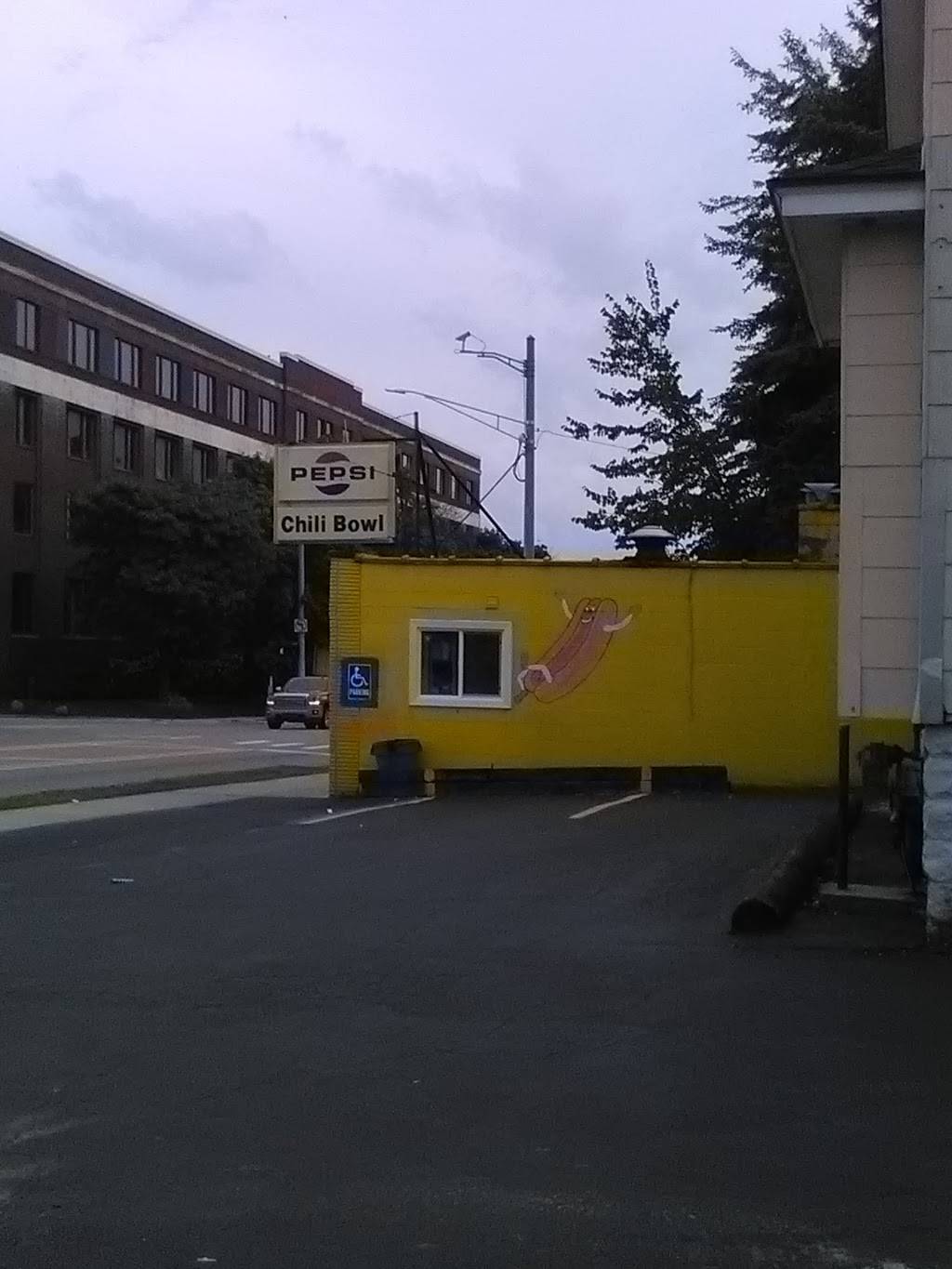 Chili Bowl | restaurant | 223 Cesar E Chavez Ave, Pontiac, MI 48342, USA | 2483342267 OR +1 248-334-2267