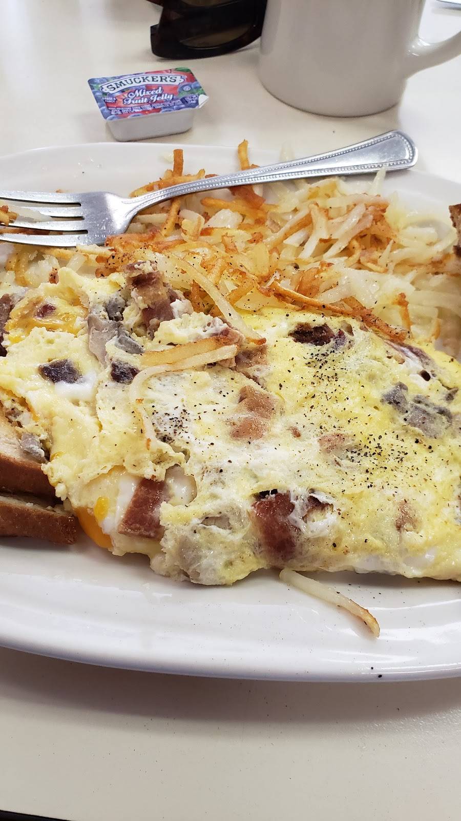 Greenwoods Cafe | restaurant | 116 S Walnut St, Reedsburg, WI 53959, USA | 6085246203 OR +1 608-524-6203