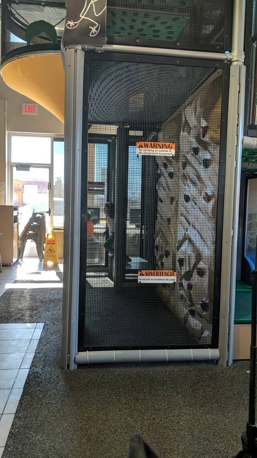 McDonalds | cafe | 6050 Parkway Dr, Commerce City, CO 80022, USA | 3032889418 OR +1 303-288-9418