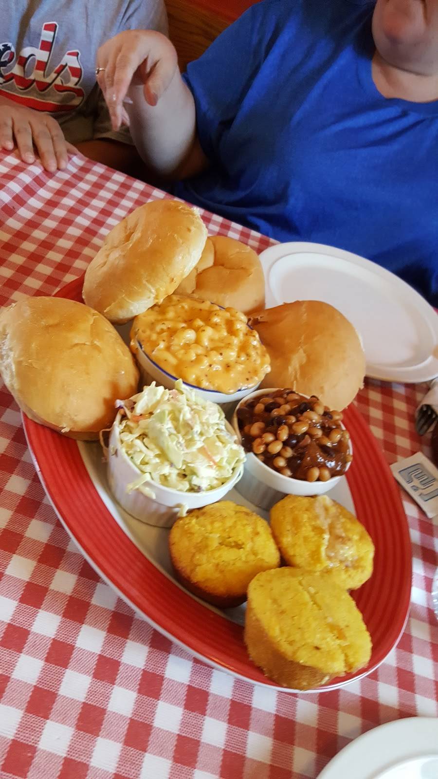 Neils BBQ Nation | restaurant | 178 Dundas St E, Trenton, ON K8V 1L6, Canada | 6133924227 OR +1 613-392-4227