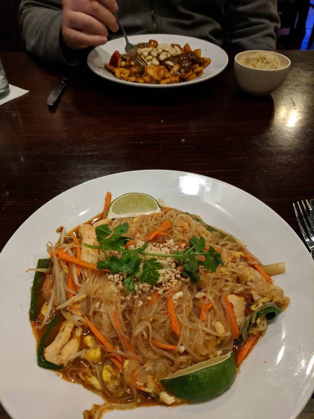 GingeRootz Asian Grille | restaurant | 2920 N Ballard Rd, Appleton, WI 54911, USA | 9207389688 OR +1 920-738-9688