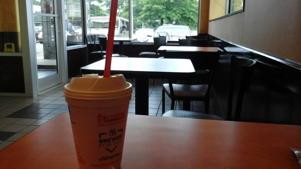Dunkin Donuts | cafe | 13 W Main St, East Islip, NY 11730, USA | 6318590786 OR +1 631-859-0786