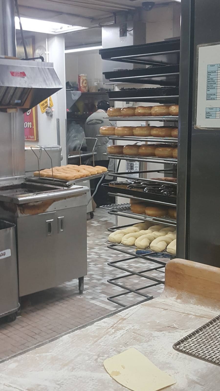 Yum Yum Donuts | cafe | 540 S. Gaffey St, San Pedro, CA 90731, USA | 3108321876 OR +1 310-832-1876