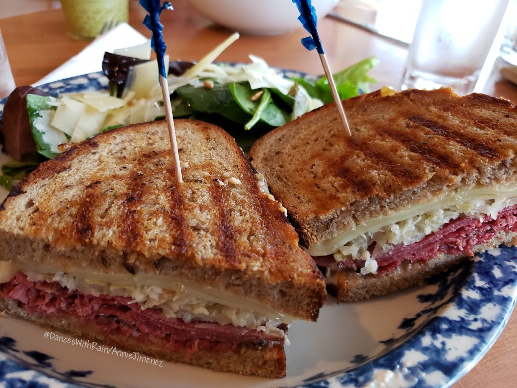 Salmon Creek Cafe | cafe | 11620 Ambaum Blvd SW, Burien, WA 98146, USA | 2062444303 OR +1 206-244-4303