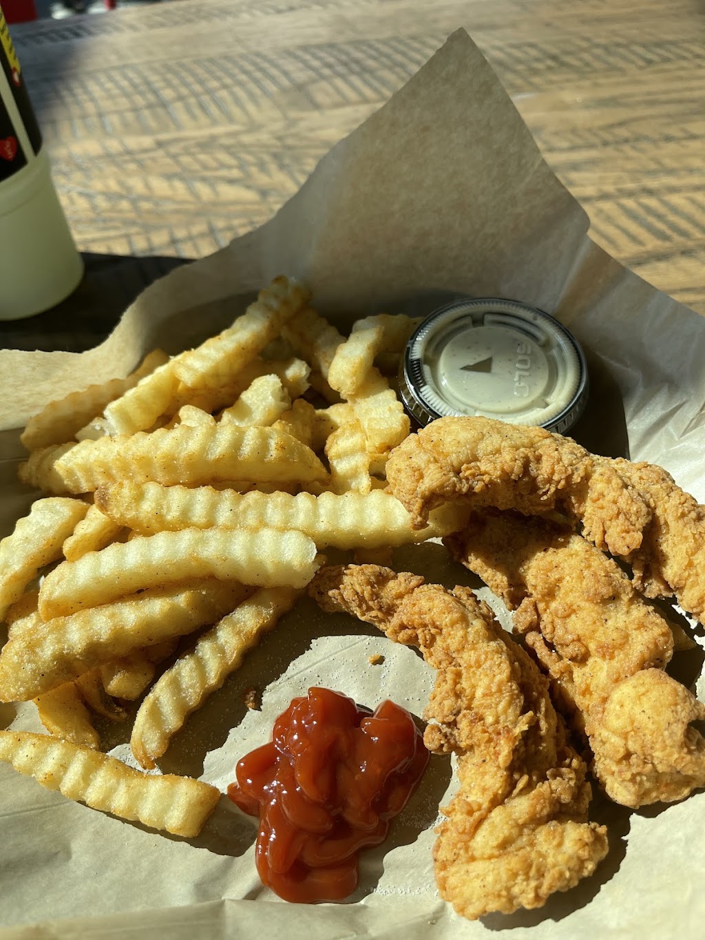 Huey Magoos - Kingsport | restaurant | 2700 E Stone Dr, Kingsport, TN 37660, USA | 4234051430 OR +1 423-405-1430